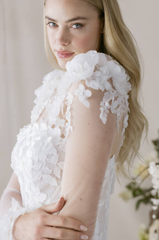 Vestido de novia Morilee 2027 escote ilusión
